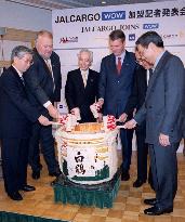 JAL joins WOW int'l cargo alliance